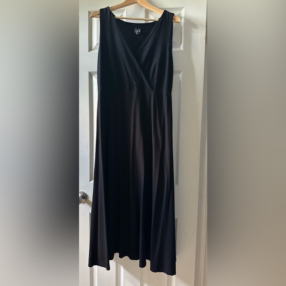 Eileen Fisher Elegant Black Sleeveless Dress - Picture 4 of 6